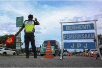 Kereta mewah berkenaan telah disita untuk tindakan lanjut mengikut peruntukan undang-undang yang telah ditetapkan. - Gambar hiasan