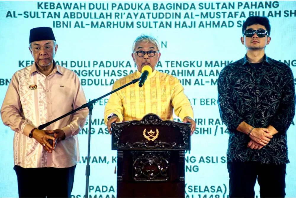 Al-Sultan Abdullah Ri'ayatuddin Al-Mustafa Billah Shah berkenan menyampaikan Titah Diraja ketika berangkat menyempurnakan Program Kenduri Rakyat sempena sambutan Hari Orang Asli 2026 di Padang Awam, Kampung Orang Asli Sungai Mok. Foto Bernama