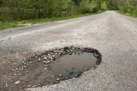 Masalah jalan berlubang juga menjadi salah satu punca berlakunya kemalangan. Foto hiasan 