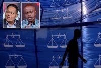 Penganalisis politik melihat kedudukan BN ketika ini lebih bersifat sebagai ‘kingmaker’ yang sedang membina semula kekuatannya. Gambar kecil dari kiri: Mujibu dan Sivamurugan.