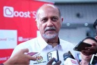 Gobind selepas majlis pelancaran aplikasi Boost SME di KL Sentral, di sini, Selasa. Foto SINAR HARIAN/MOHD HALIM ABDUL WAHID 