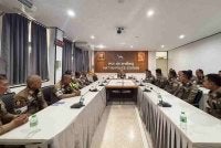 Pegawai dari Balai Polis Hatyai mengadakan pertemuan susulan peserta konvoi dari Malaysia yang didakwa dikenakan saman atas kesalahan lalu lintas oleh pihak berkuasa Thailand. Foto Facebook Balai Polis Hatyai