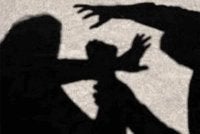 Kejadian berlaku sekitar jam 10 pagi pada Jumaat ketika mangsa sedang membersihkan papan putih di dalam kelas. 