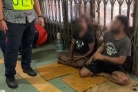 Dua lelaki ditahan bagi membantu siasatan.
