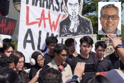 Azran (gambar kecil) berkata, jika tujuan utama pemansuhan AUKU ialah memberikan kebebasan politik kepada mahasiswa, objektif tersebut sebenarnya telah pun dicapai. Foto hiasan