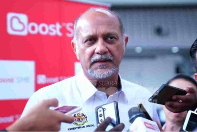 Gobind selepas majlis pelancaran aplikasi Boost SME di KL Sentral, di sini, Selasa. Foto SINAR HARIAN/MOHD HALIM ABDUL WAHID 
