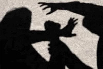 Kejadian berlaku sekitar jam 10 pagi pada Jumaat ketika mangsa sedang membersihkan papan putih di dalam kelas. 