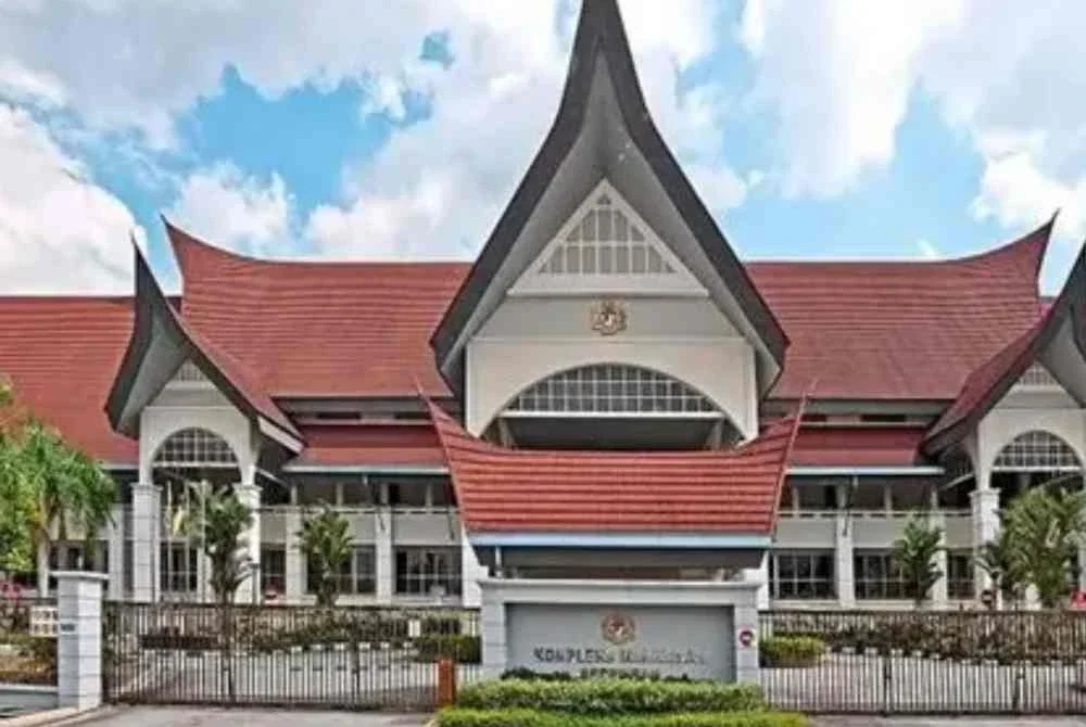 Mahkamah membenarkan jaminan sebanyak RM19,000 bagi tiga pertuduhan terhadap Noor Asri manakala isterinya RM8,000.