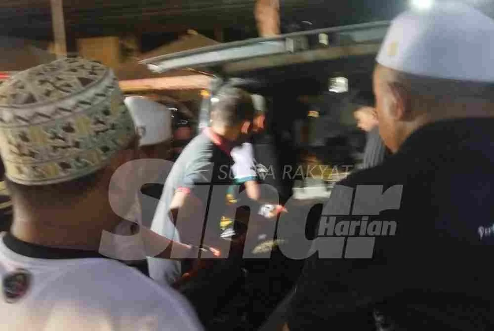 Jenazah ketiga-tiga mangsa itu kemudian akan dibawa ke Tanah Perkuburan Islam Kampung Air Hitam Labu Kampar Perak.