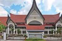 Mahkamah membenarkan jaminan sebanyak RM19,000 bagi tiga pertuduhan terhadap Noor Asri manakala isterinya RM8,000. 