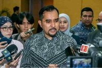 Asyraf Wajdi ditemui media selepas menghadiri Program Pra-Pelepasan Tajaan MARA ke Luar Negara Perdana 2026, pada Rabu. Foto Bernama
