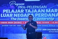 Zulfikri ketika segmen 'The Essence of Leadership' Program Pra-Pelepasan Pelajar Tajaan Mara ke Luar Negara Perdana 2026 sesi petang bertempat di Pusat Dagangan Dunia (WTC), di sini pada Rabu. 