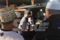 Jenazah ketiga-tiga mangsa itu kemudian akan dibawa ke Tanah Perkuburan Islam Kampung Air Hitam Labu Kampar Perak.