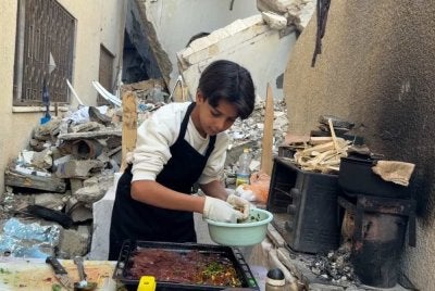Ayad berkebolehan untuk menyediakan hidangan tradisional komuniti Palestin.