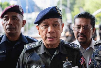 Mohd Khalid bercakap kepada pemberita selepas Majlis Penyerahan Aset All Terrain Tactical Assault E-Bike (ATEB) JEBATT F29 kepada Pasukan Gerakan Am (PGA) di Ibu Pejabat PDRM Bukit Aman pada Rabu. Foto Bernama 