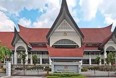 Mahkamah membenarkan jaminan sebanyak RM19,000 bagi tiga pertuduhan terhadap Noor Asri manakala isterinya RM8,000. 