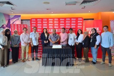 Delegasi PR1MA bergambar bersama pengurusan Sinar Harian ketika hadir ke Karangkraf, Shah Alam pada Rabu. 