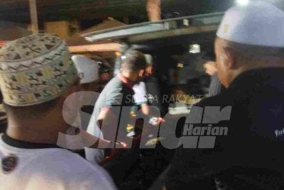 Jenazah ketiga-tiga mangsa itu kemudian akan dibawa ke Tanah Perkuburan Islam Kampung Air Hitam Labu Kampar Perak.