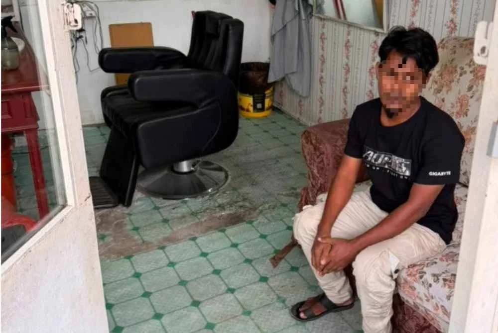 Antara warga asing yang diperiksa dalam operasi JIM Selangor di Kajang pada Rabu.
