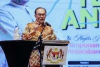 Anwar menyampaikan ucapan pada HAMKA Antarabangsa 2026. Foto: Bernama 