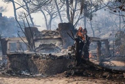 Sebanyak 36 kebakaran berlaku di seluruh Greece dalam tempoh 24 jam pada akhir minggu lalu. Foto: Agensi