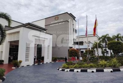 Suasana di Mahkamah Sesyen di sini pagi ini tenang dan terkawal tanpa sebarang gangguan, susulan prosiding berkaitan kes kematian anjing bernama ‘Rocky’.