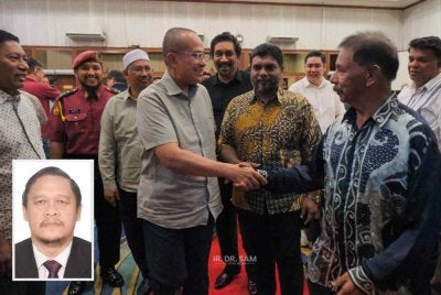 Dr Samsuri (kanan) menyantuni peserta yang hadir dalam program Hi-Tea Round Table Discussion (RTD) Peace & Harmony di Kelab Shah Alam, Selangor pada 16 Ogos 2026. Gambar kecil: Mohd Afifi