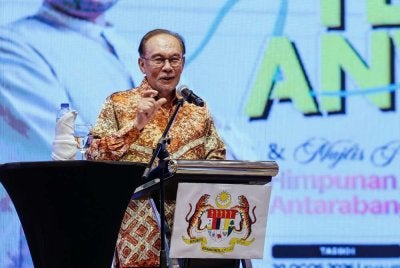 Anwar menyampaikan ucapan pada HAMKA Antarabangsa 2026. Foto: Bernama 