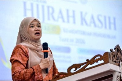 Fadlina menyampaikan ucapan pada Program Hijrah Kasih ke-17 Kementerian Pendidikan 2026 di Dewan Kelab Penjara Kajang pada Khamis. Foto: Bernama
