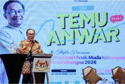 Anwar ketika menyampaikan ucapan pada Himpunan Anak Muda (HAMKA) Antarabangsa 2026 hari ini. - Foto: Bernama