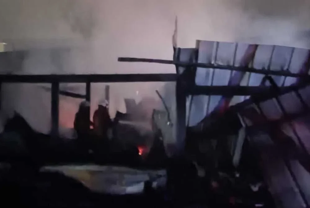 Keadaan rumah yang musnah akibat kebakaran di Kampung Darau Manggatal, Kota Kinabalu.