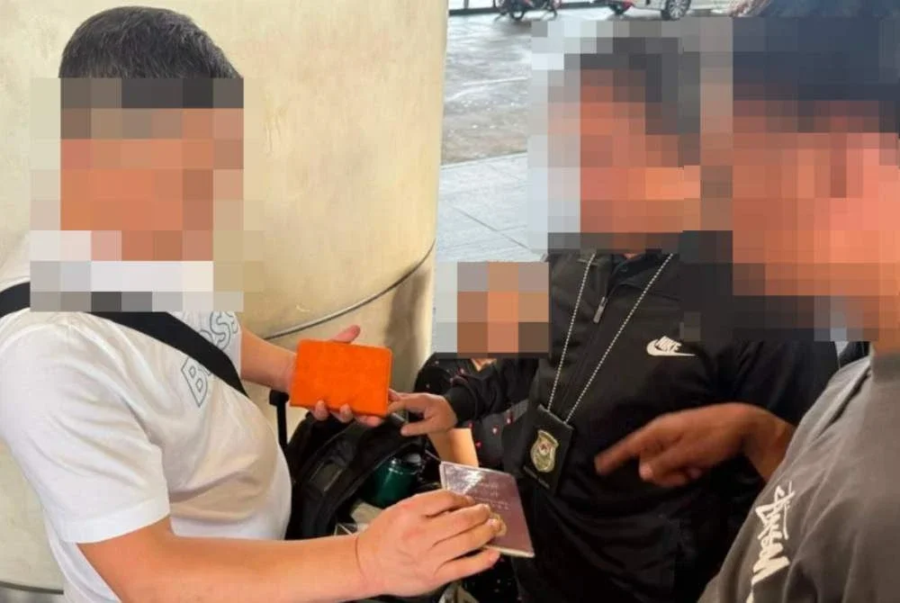 Antara individu yang ditahan JIM dalam operasi pada Rabu.