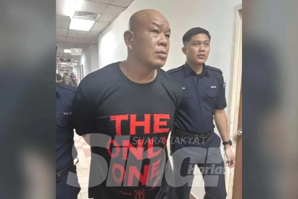 Tertuduh dibawa keluar dari Mahkamah Majistret Johor Bahru selepas mengaku bersalah menghina agama Islam.
