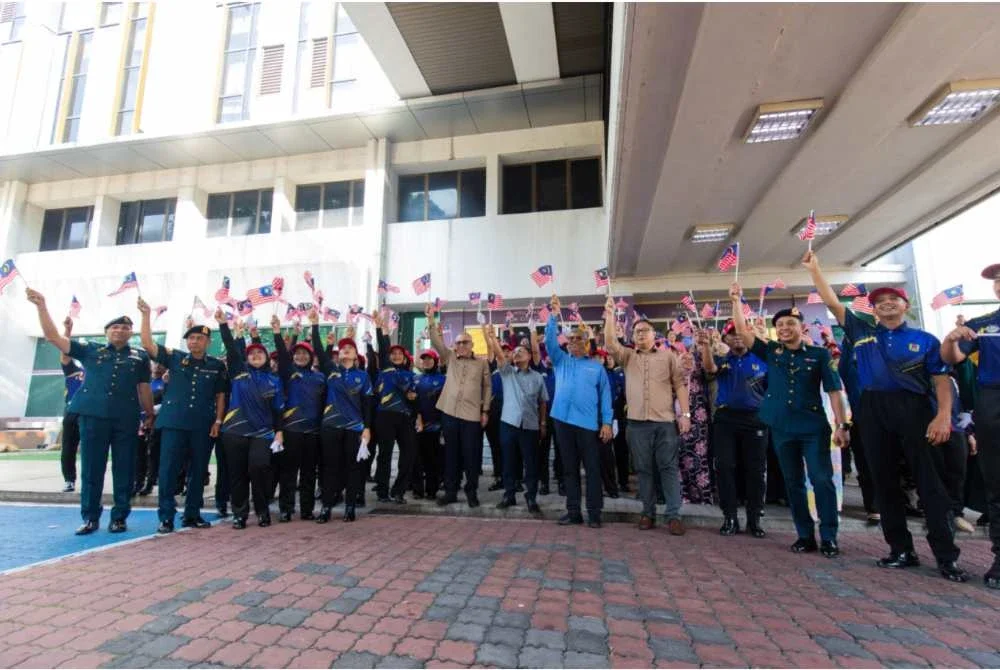 Majlis Bandaraya Ipoh (MBI) menyemarakkan bulan Kebangsaan menerusi Kempen Kibar Jalur Gemilang 2026 dengan pemasangan 3,500 Jalur Gemilang.