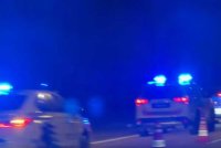 Kenderaan polis di lokasi kejadian di kilometer 9.0 Jalan Persiaran Selatan, Putrajaya, malam tadi.