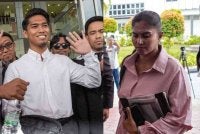 S Roghini Devi, 42, dan penghantar barang, Muhammad Shah Idham Nor Haikal Shaharom, 24, didakwa atas pertuduhan menyebabkan kesakitan ke atas anjing liar bernama Rocky tiga minggu lalu. Foto: Bernama