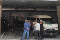 Waris dan rakan mangsa menunggu di pekarangan Jabatan Forensik Hospital Putrajaya pada Jumaat.