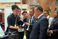 Menteri Kerja Raya, Datuk Seri Alexander Nanta Linggi (dua dari kanan) menyaksikan kreativiti dan inovasi bakat muda kejuruteraan Malaysia menerusi BEM Young Engineering Innovation Trophy 2026 (BEMYEIT 2026). Foto: LJM