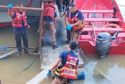 Mayat mangsa ditemui kira-kira 150 meter dari lokasi dia dilaporkan terjatuh di Sungai Pahang. Foto JBPM Pahang