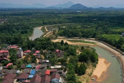 Dua rakyat Malaysia ditahan polis Thailand di Sungai Golok pada Khamis. Foto fail Bernama