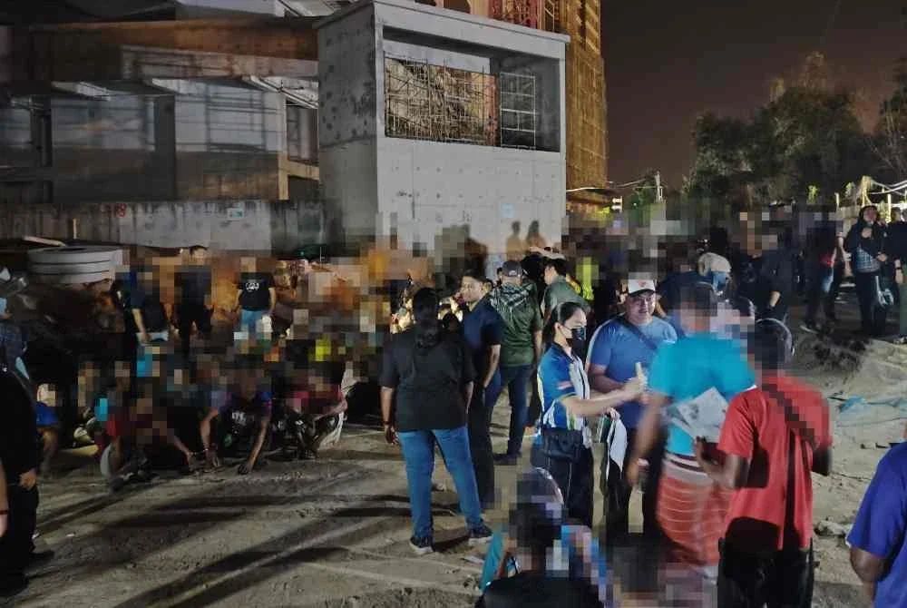 Antara warga asing yang diperiksa bagi proses dokumentasi.