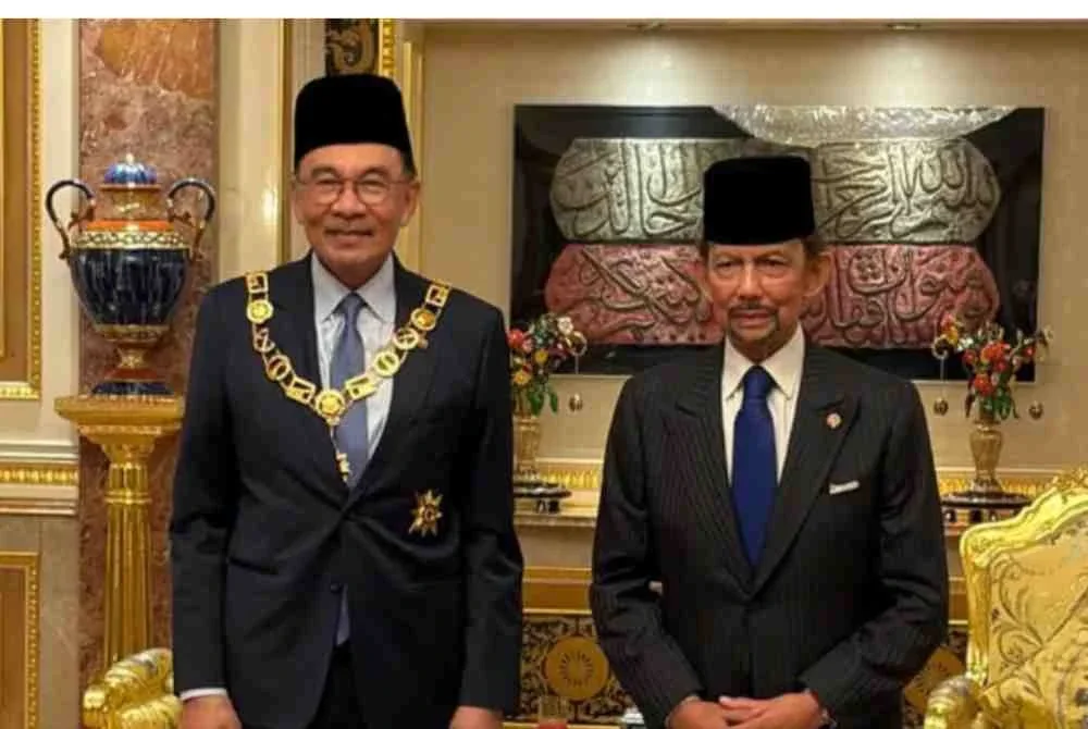 Perdana Menteri Datuk Seri Anwar Ibrahim hari ini dikurniakan Darjah Kerabat Laila Utama Yang Amat Dihormati (D.K.) daripada Sultan Brunei Sultan Hassanal Bolkiah. Foto Awani