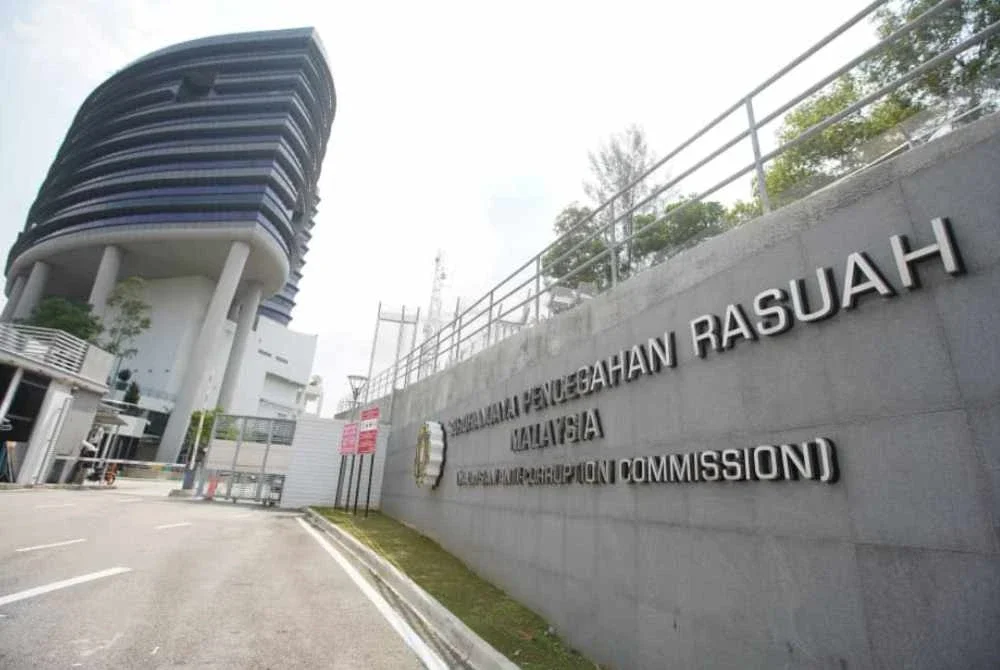 SPRM sedang meneliti kebimbangan berkaitan dakwaan pencampuran atau penggabungan kargo petroleum sebelum sebarang tindakan susulan diambil - Gambar hiasan