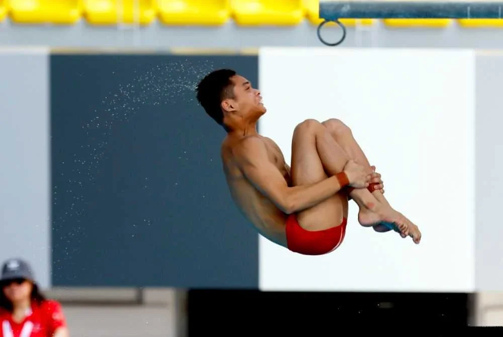 Elvis Priestly Clement meraih pingat emas dalam acara 10 meter platform lelaki individu pada Sukma Selangor 2026 di Pusat Akuatik Darul Ehsan. Sabtu. Foto Bernama