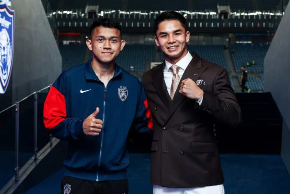 Jojo (kanan) sempat beramah mesra dengan Arif Aiman selepas aksi Piala Sumbangsih di Iskandar Puteri. Foto FB Johan 'Jojo' Ghazali
