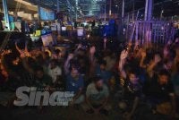 Antara warga asing yang ditahan dalam operasi penguatkuasaan di Kompleks Pasar Besar Meru, Klang pada Sabtu.
