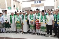 Abdul Hadi (depan, lima dari kiri) ketika perasmian Konvensyen Pas Johor di Dewan Muafakat Ayer Hitam, Batu Pahat.
