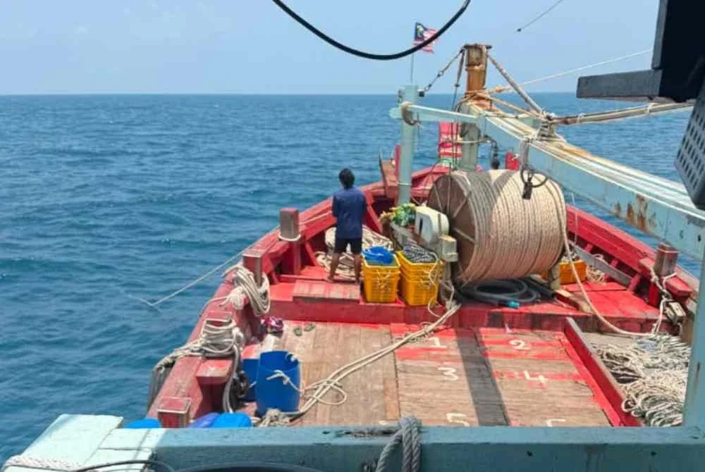 Bot yang dinaiki mangsa dikhuatiri lepas selepas kakinya tersangkut pada unjam yang ingin dilemparkan ke laut berdekatan Pulau Redang.