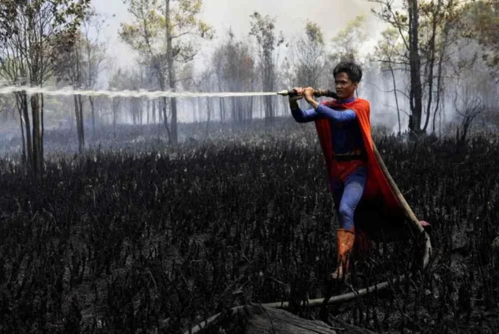 Tahun ini Rudiyansah mencuri perhatian apabila mengambil keputusan mengenakan kostum Superman ketika menjalankan tugas di kawasan kebakaran.