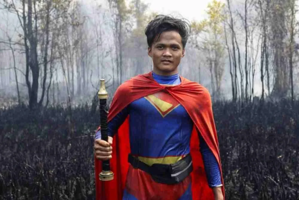 Menteri Perhutanan Indonesia menggelarnya sebagai 'wira hutan'.